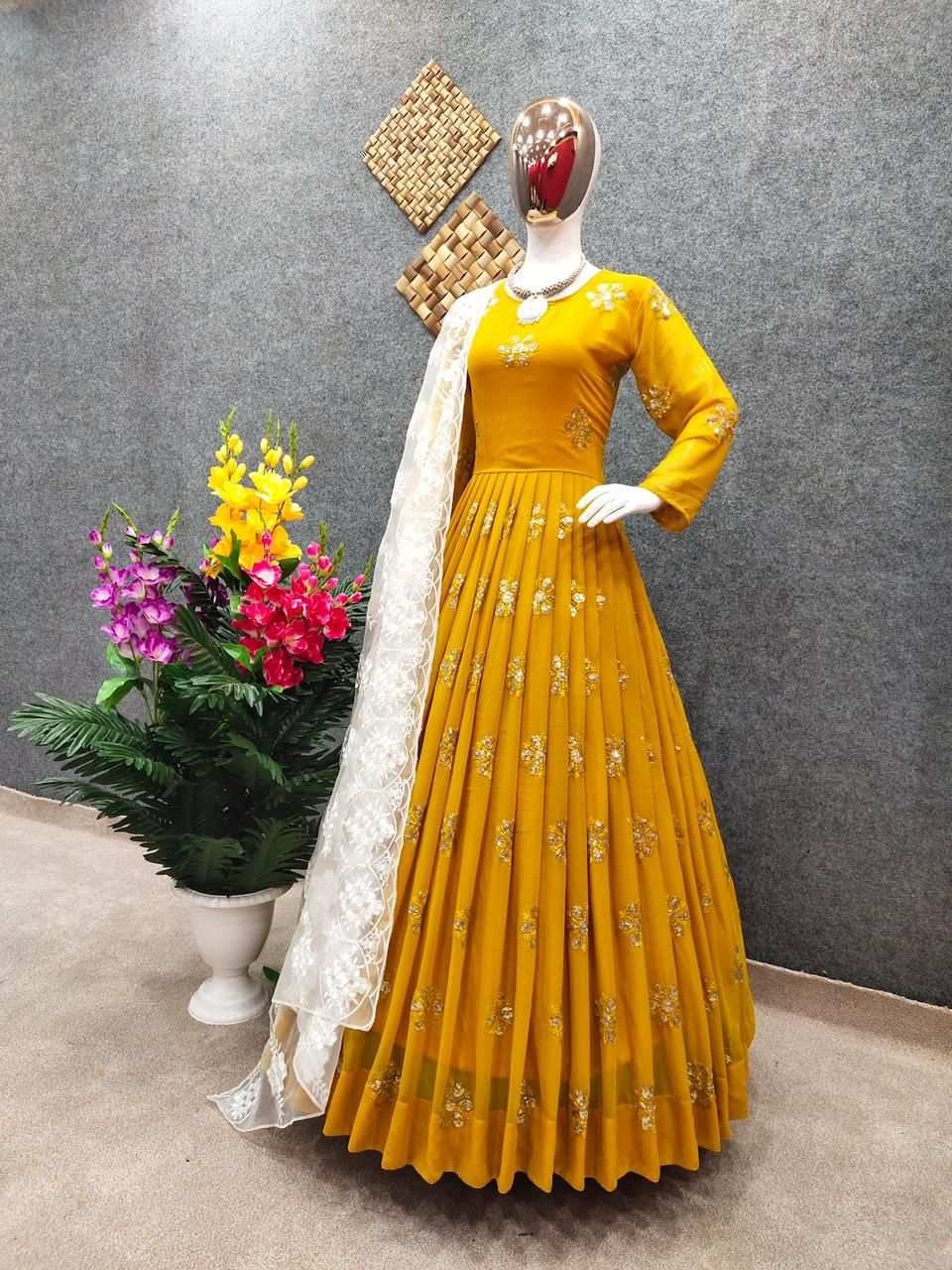 Ladies umbrella suit